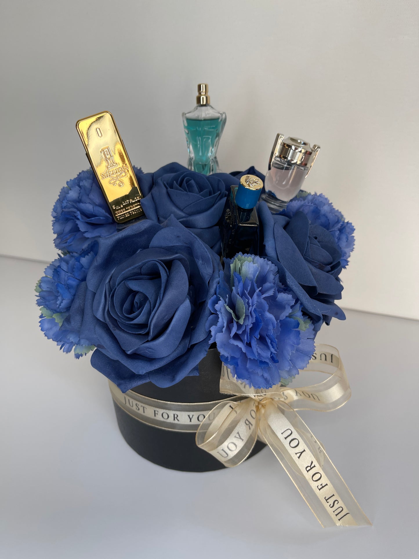 Royal Blue Luxe β The Ultimate Luxury Perfume Bouquet